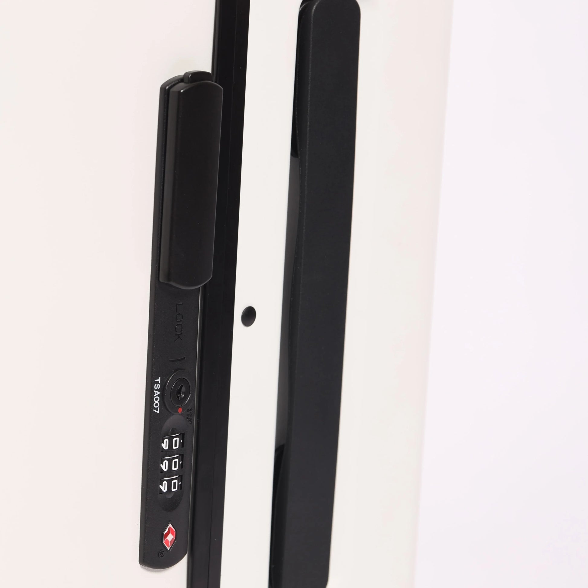 ｜TVで紹介｜ スマートアシスト スーツケース 軽量 充電可 TSAロック搭載 - MOOBOT株式会社